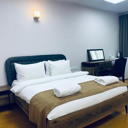 טביליסי Hotel Four Seasons מראה חיצוני תמונה