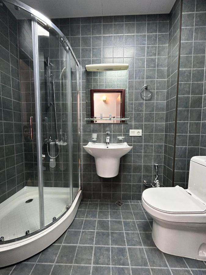 טביליסי Hotel Four Seasons מראה חיצוני תמונה