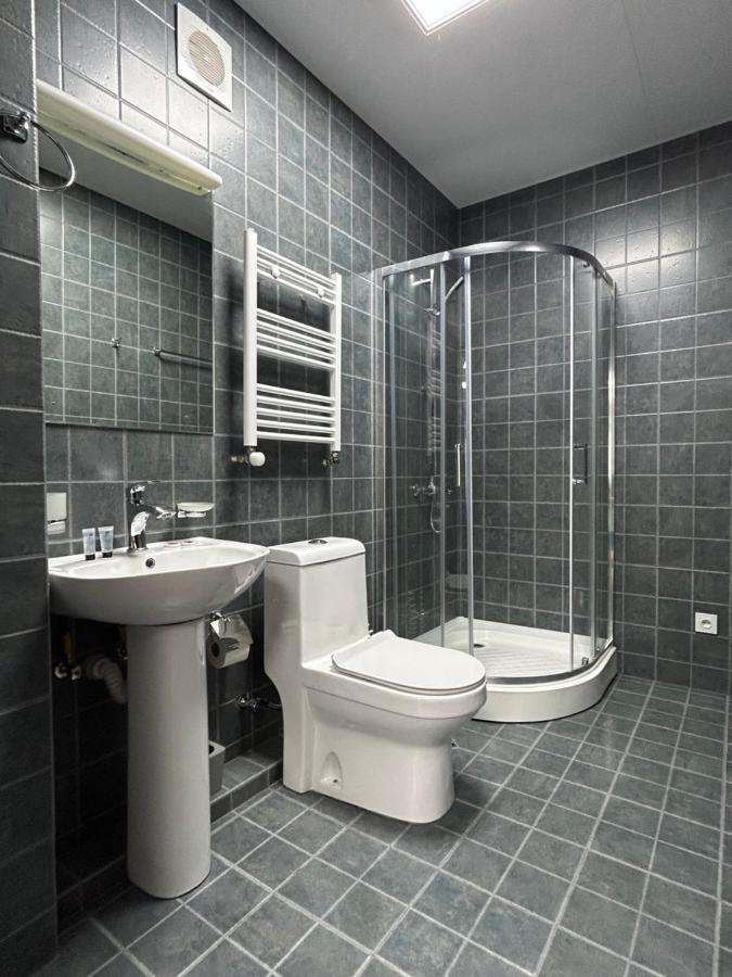 טביליסי Hotel Four Seasons מראה חיצוני תמונה