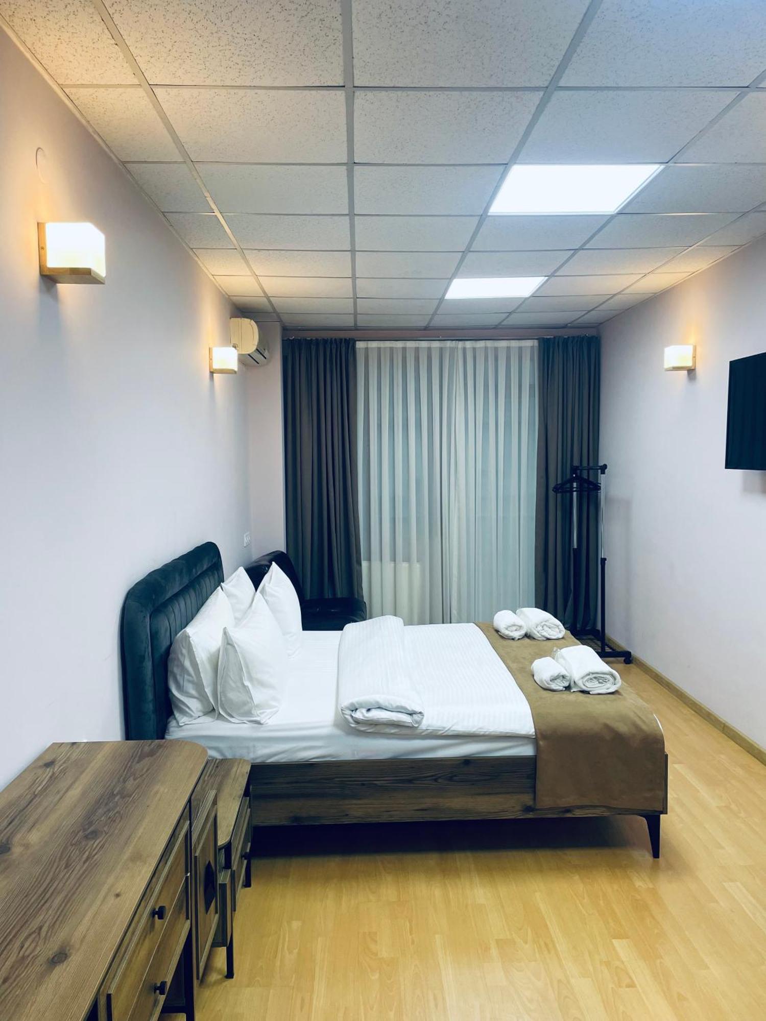 טביליסי Hotel Four Seasons מראה חיצוני תמונה