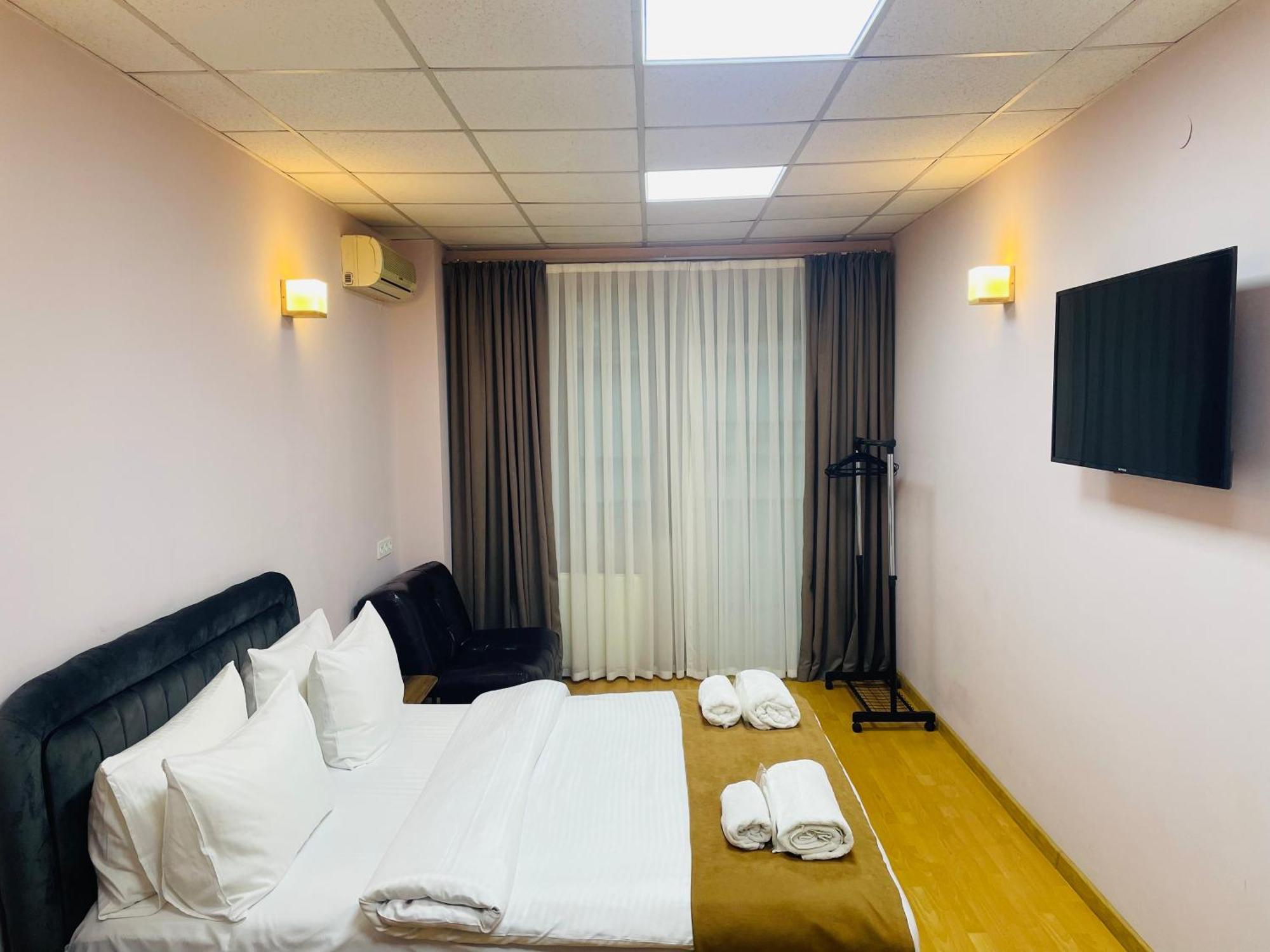 טביליסי Hotel Four Seasons מראה חיצוני תמונה