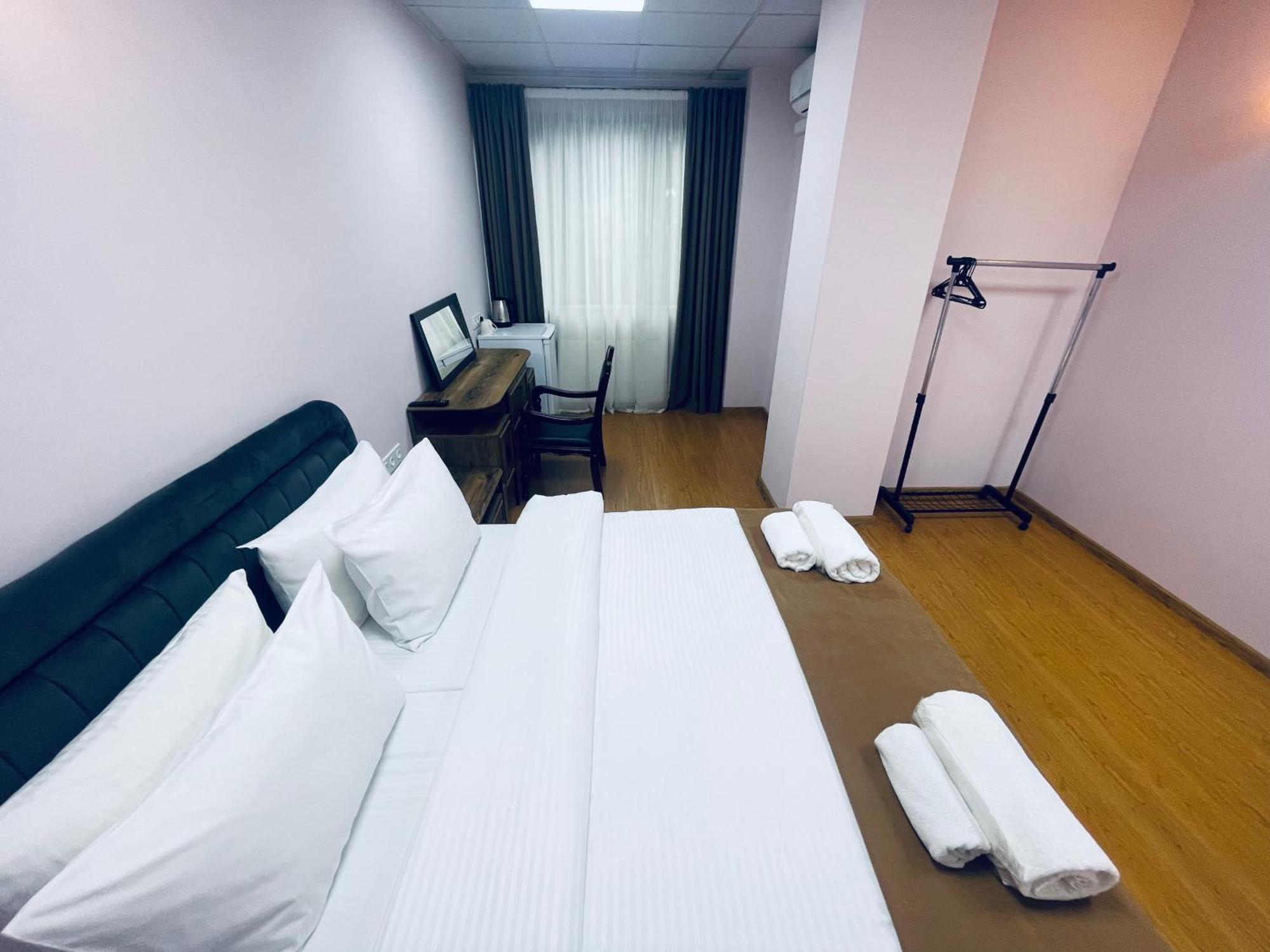 טביליסי Hotel Four Seasons מראה חיצוני תמונה