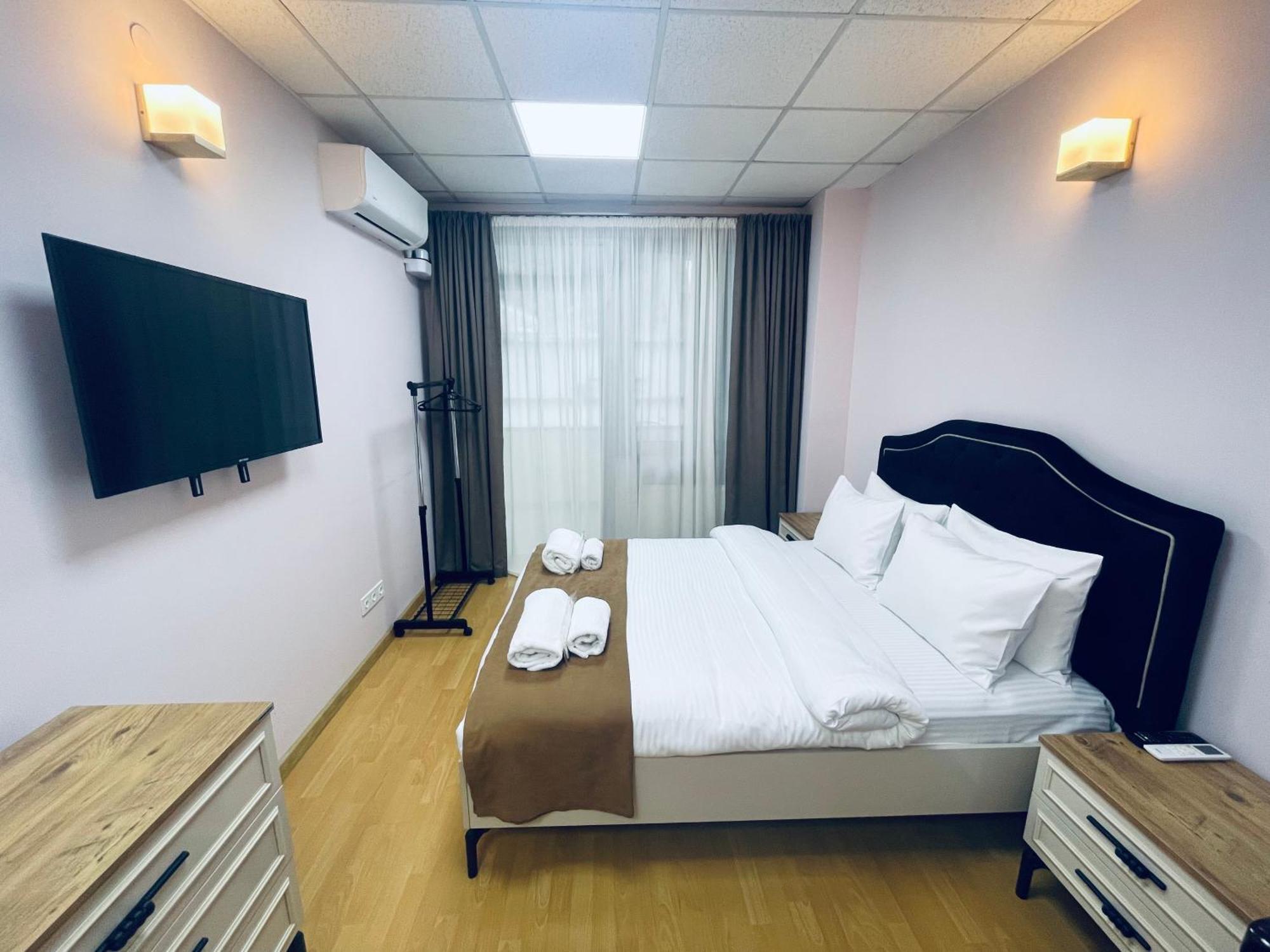 טביליסי Hotel Four Seasons מראה חיצוני תמונה