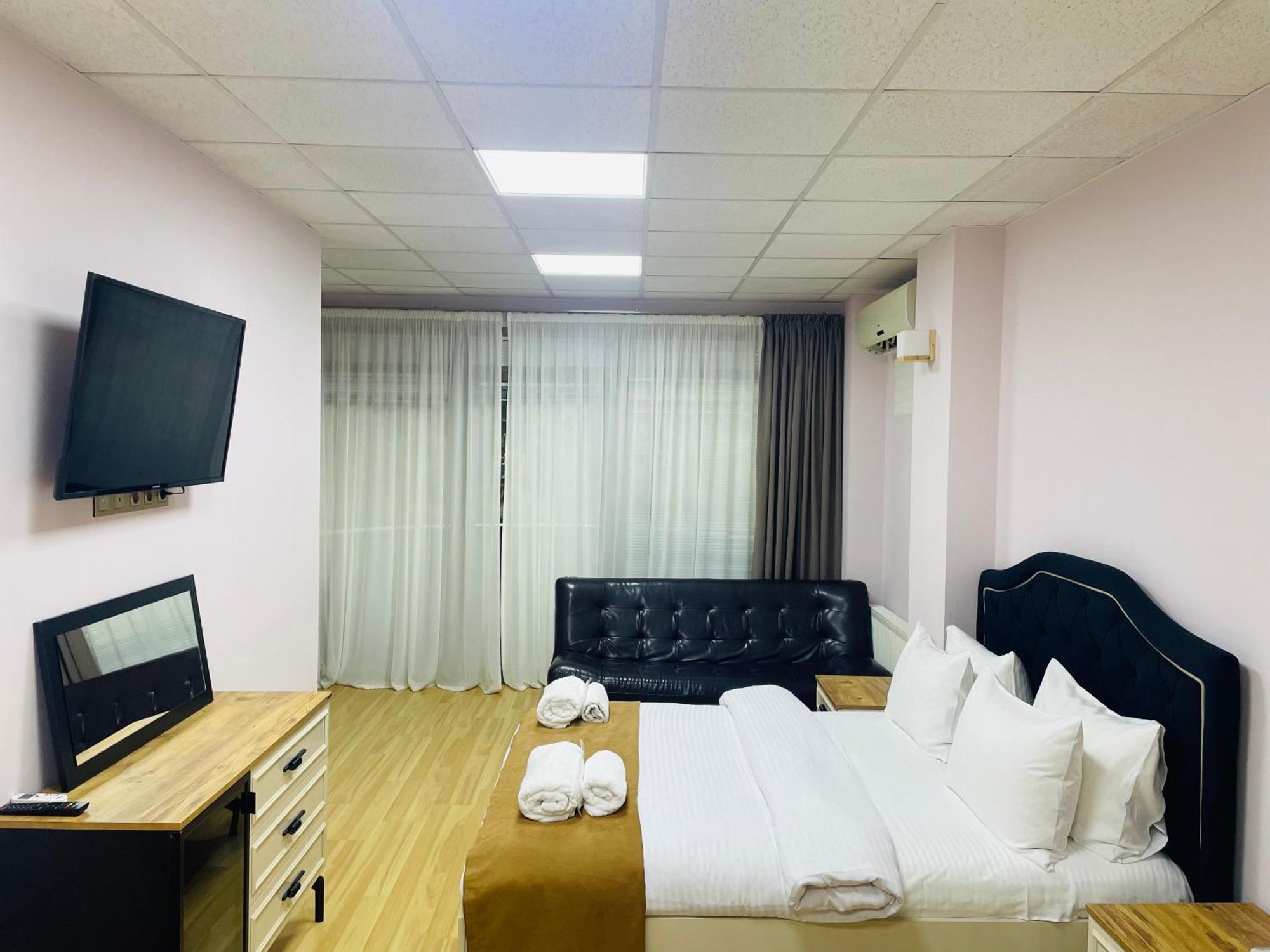 טביליסי Hotel Four Seasons מראה חיצוני תמונה